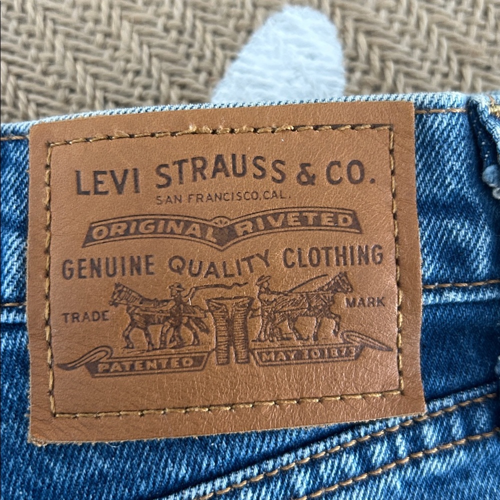 Levi’s premium Denim ribcage High-Waisted Women Shorts size 27 - Picture 6 of 9